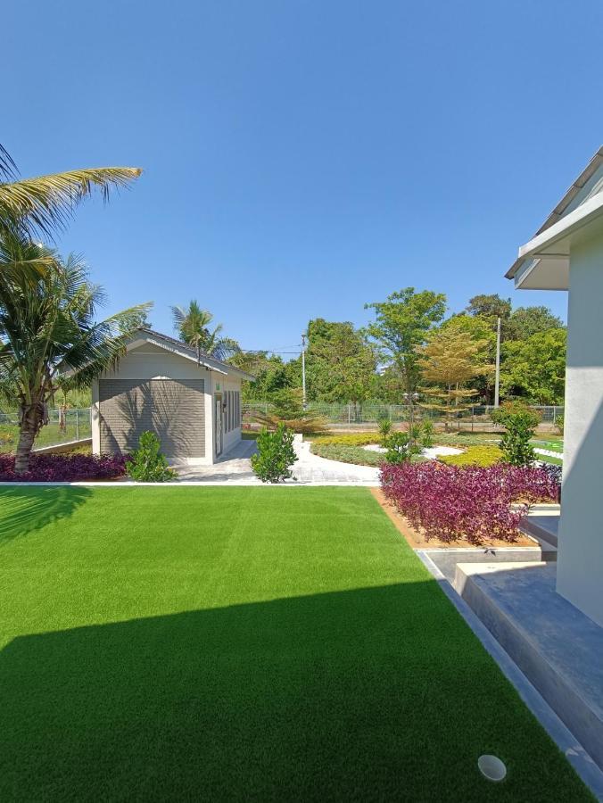 Dracaena With Swimming Pool, Hill View And 20 Minutes To Town