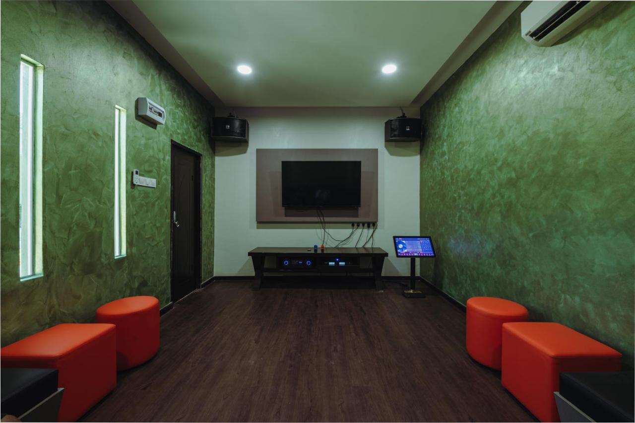 Dracaena With Swimming Pool, Hill View And 20 Minutes To Town Malacca
