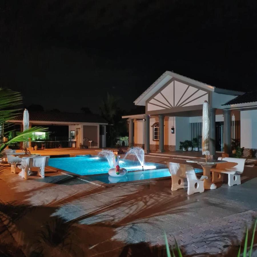 Dracaena With Swimming Pool, Hill View And 20 Minutes To Town