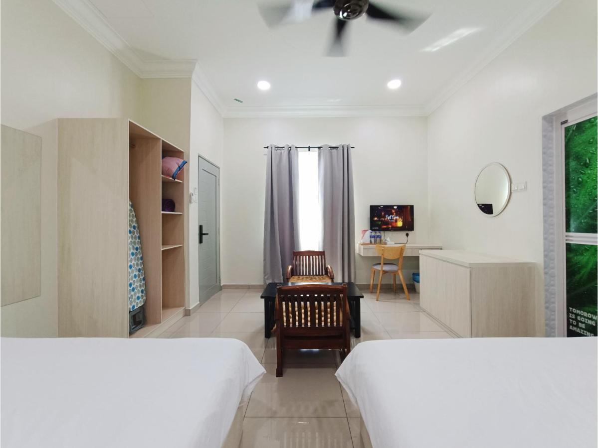 Dracaena With Swimming Pool, Hill View And 20 Minutes To Town Malacca