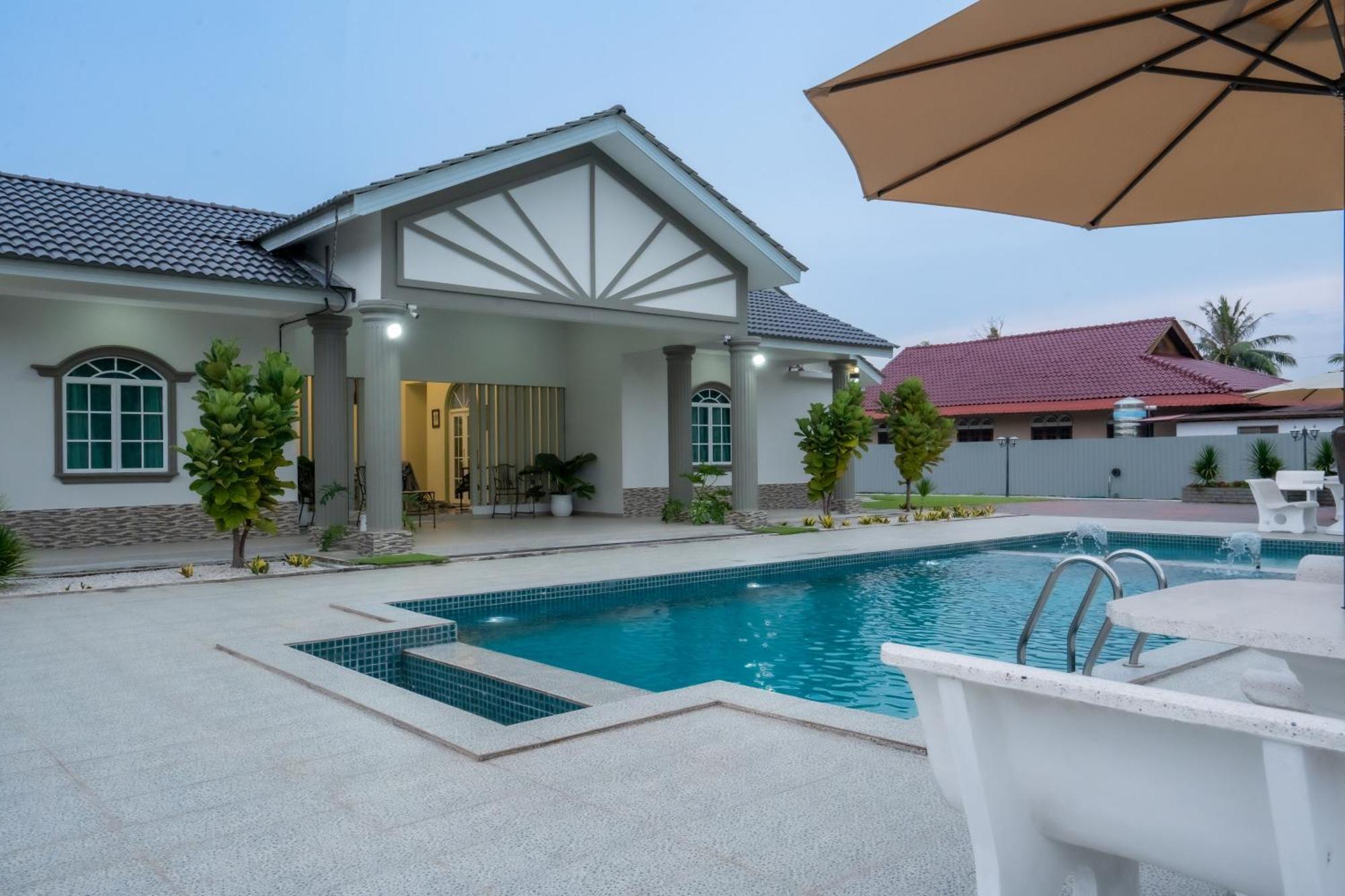 Dracaena With Swimming Pool, Hill View And 20 Minutes To Town * Malacca